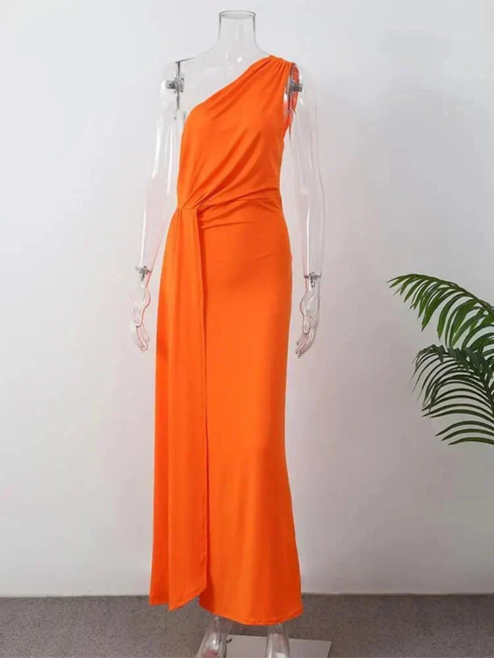 Morgance | One-shoulder maxijurk met getailleerde taille voor trouwgasten