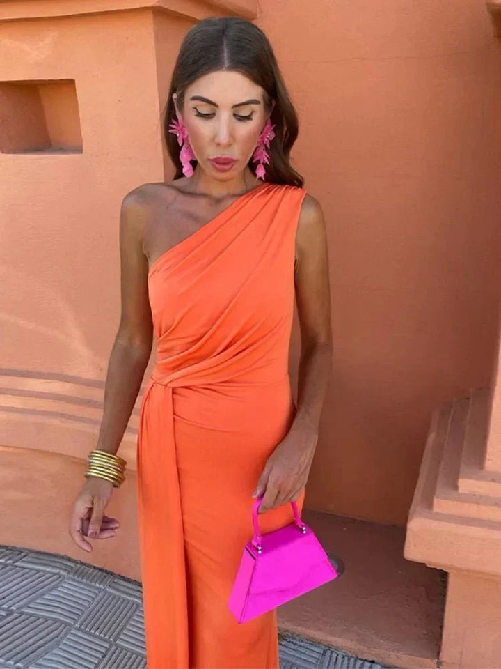 Morgance | One-shoulder maxijurk met getailleerde taille voor trouwgasten
