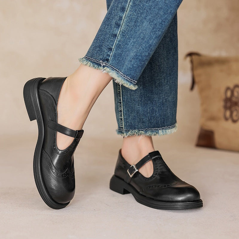 Clara – Schoenen met dubbele gesp en perforatiemotief