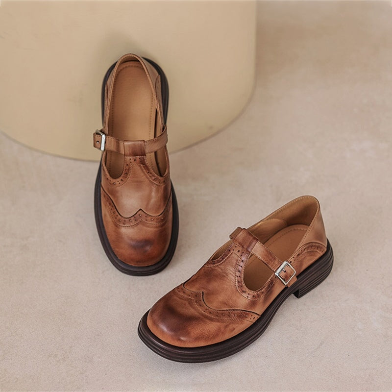 Clara – Schoenen met dubbele gesp en perforatiemotief