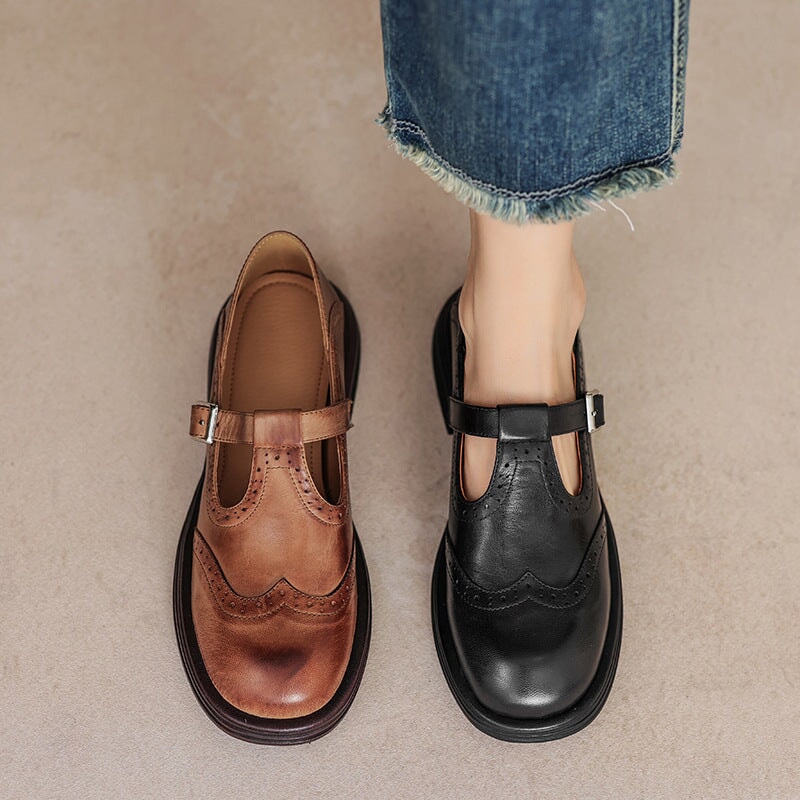 Clara – Schoenen met dubbele gesp en perforatiemotief