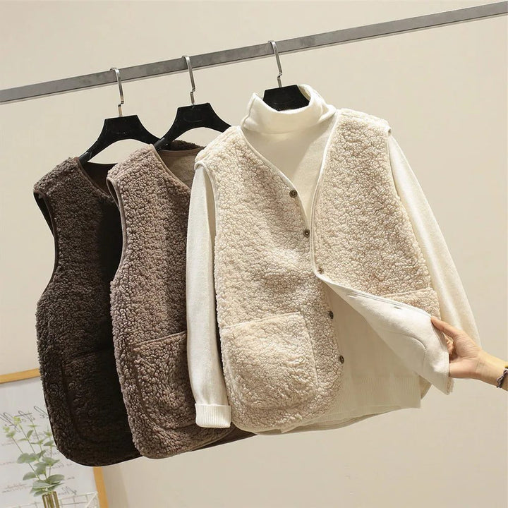 Norah | Mouwloos ribgebreid gilet met knopen voor dames