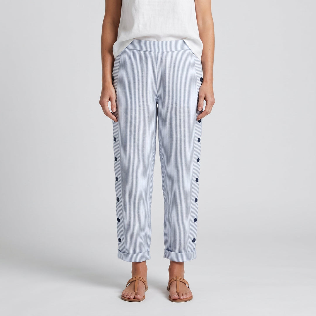 Amika | Gestreepte 7/8-broek met knopenrij opzij voor dames